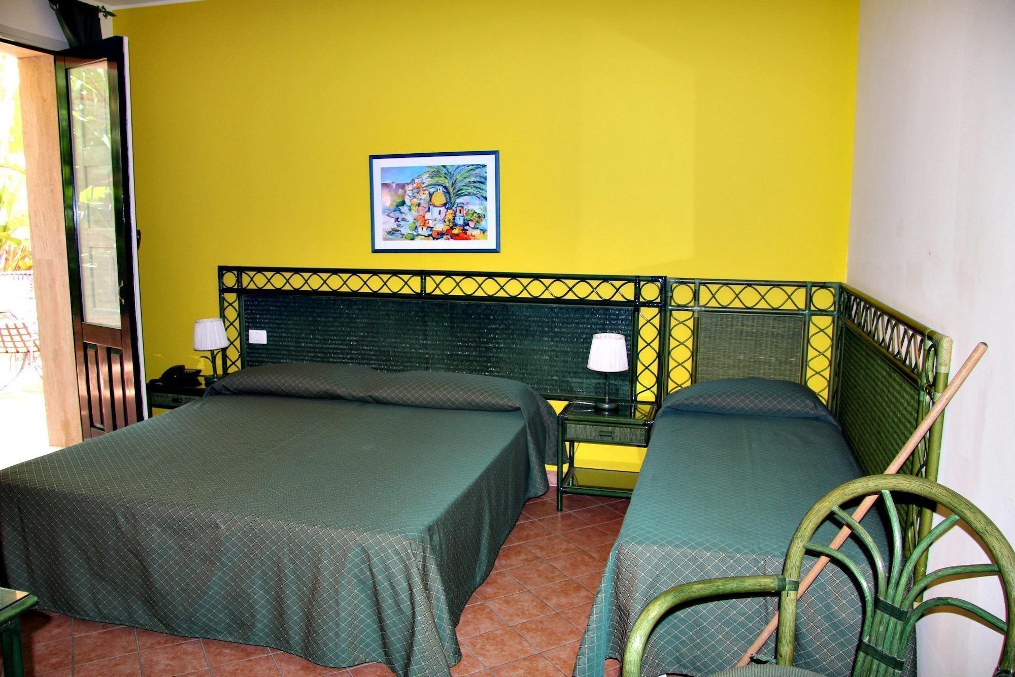 Hotel Baia Delle Sirene تاورمينا المظهر الخارجي الصورة